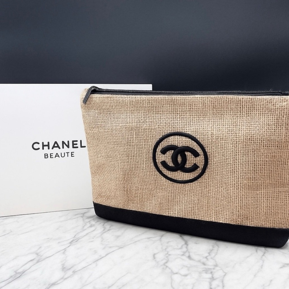 Chanel Beaute Alaplage Jute Pouch with Black Embroidered CC Logo. New in Box.